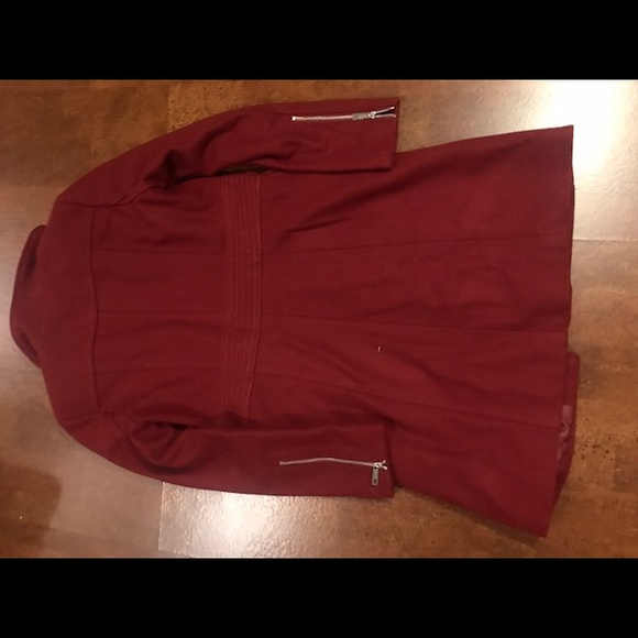 Kenneth Cole coat! Mid thigh, lined, red wool coat. Great condition ! - Picture 7 of 8